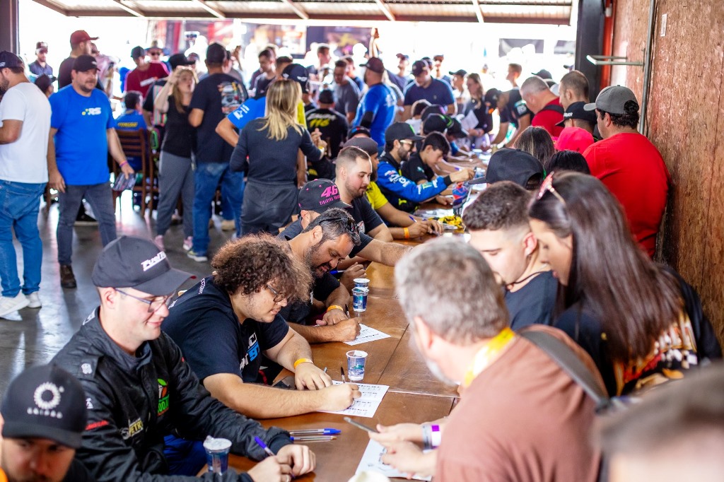 Beto Carrero World - Campeonato Brasileiro de Drift terá ingresso solidário  e visitação aos boxes - Portal Timbó Net