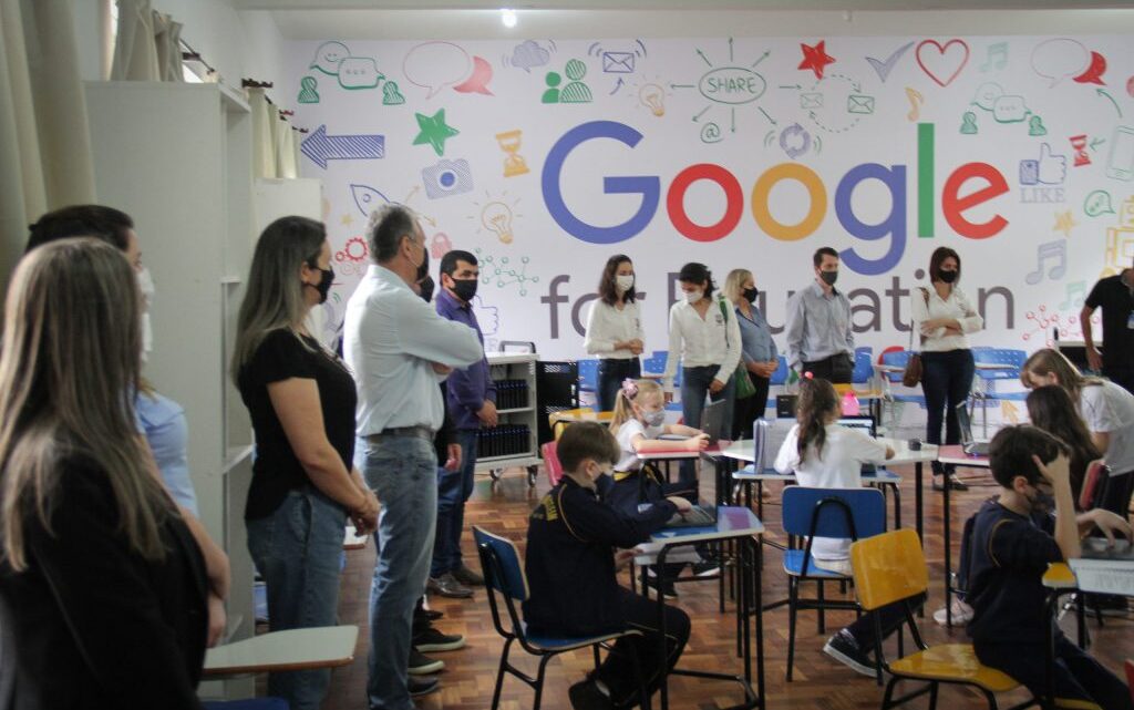 Timbó recebe comitiva de Barra Velha para conhecer o projeto Google for Education