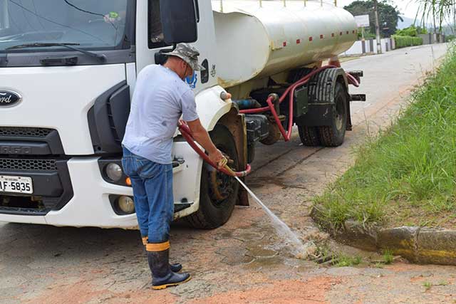 Secretaria de Obras de Ascurra trabalha para melhorias em bocas de lobos e córregos