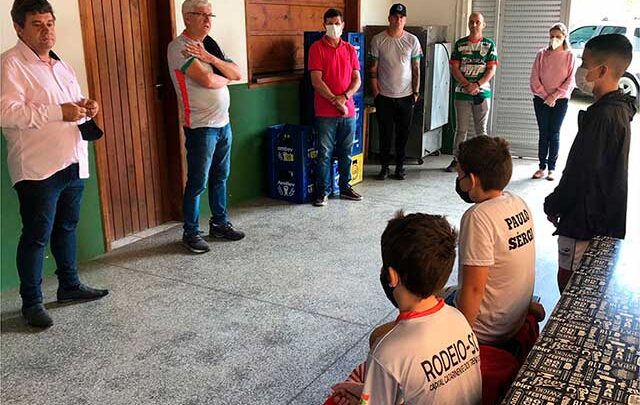 Rodeio – Teve início a Escolinha de Futebol de Campo da Diretoria de Esportes