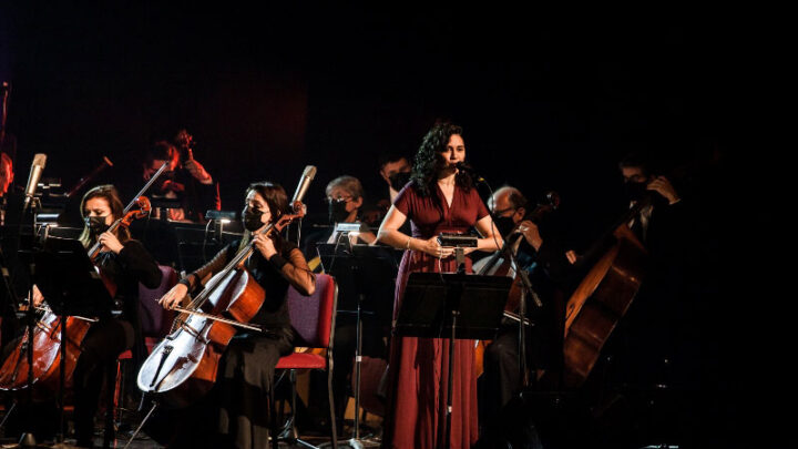 Cantora Ana Paula da Silva se apresenta com a Orquestra Sinfônica Brasileira, no Rio de Janeiro