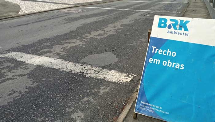 Blumenau – BRK Ambiental executa ligação de esgoto na Rua São Paulo nesta quinta-feira