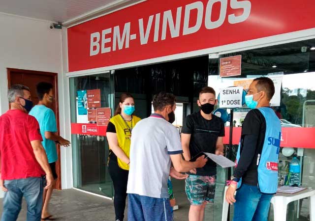 Mais de 720 doses foram aplicadas na Central de Vacinação contra a Covid-19 no último sábado (23)