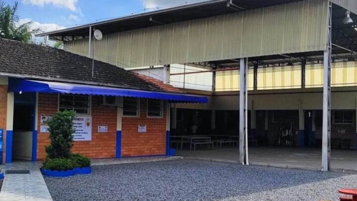 Timbó – Escola São Roque e moradores da região recebem nova rede de água