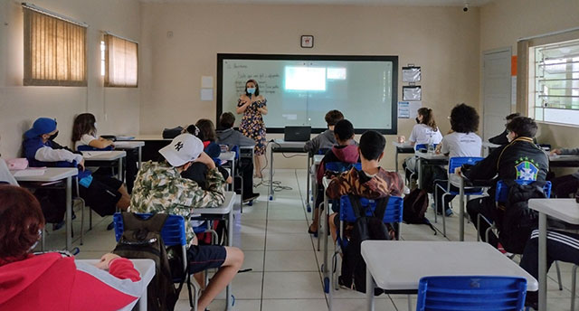 Indaial – Nutricionista da Secretaria de Educação realiza palestra na EBM Leopoldo Simão