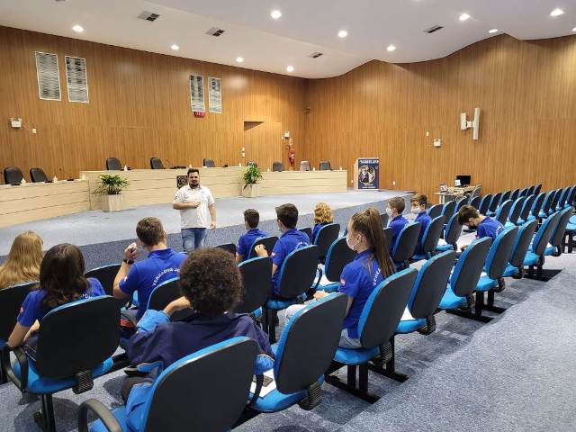 Câmara de Timbó – Parlamento Jovem recebe palestra sobre Samae de Timbó