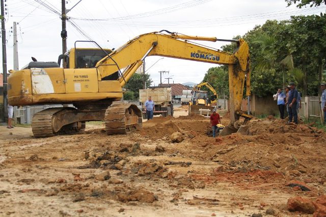 Secretaria de Obras de Timbó inicia drenagem da Rua Paraíba