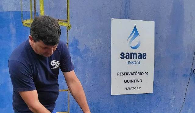 Reservatórios do SAMAE Timbó passam por serviço de limpeza e desinfecção