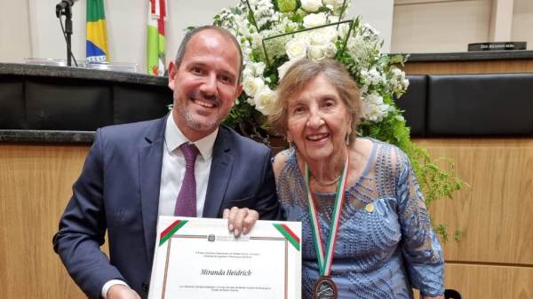 Timboense é homenageada na Assembleia Legislativa