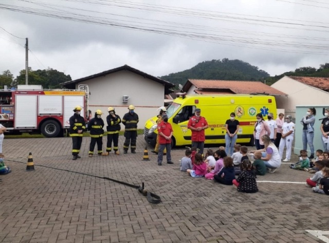 Indaial – UEI Brilho do Sol realiza simulado para eventuais situações de emergência no espaço escolar