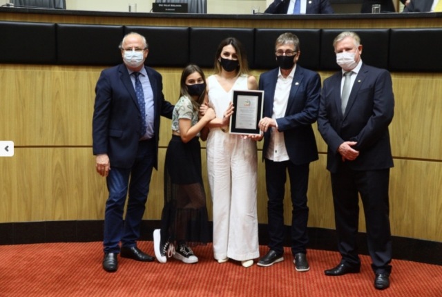 Empresa blumenauense recebe homenagem da Alesc por ter se destacado durante a pandemia de Covid-10