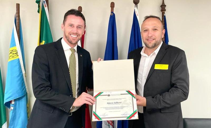 Cidade de Indaial é homenageada na Alesc pela criação do Programa Semente