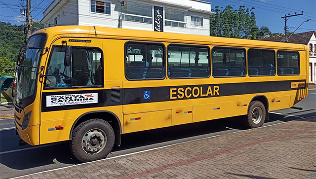 PREFEITURA DE RODEIO RECEBE MAIS UM ÔNIBUS PARA TRANSPORTE DE ESTUDANTES