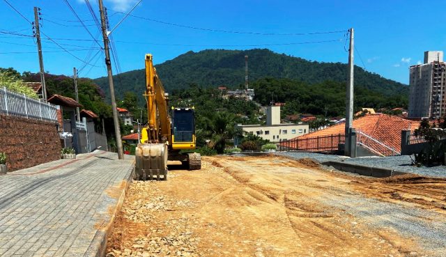 Timbó – Trecho final da Rua Maranhão está interditado para serviço de recuperação de pavimentação