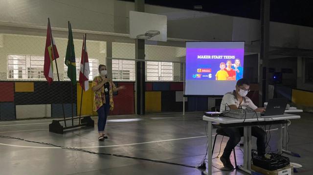 Secretaria de Educação e Sesi de Indaial realizam apresentação do projeto Maker para 2022