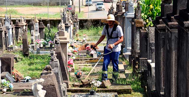 Prefeitura de Timbó realiza limpeza de cemitérios