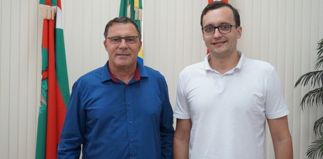 Prefeito André Moser viaja para Itália e presidente da Câmara Flávio Molinari assume o Executivo de Indaial por dez dias