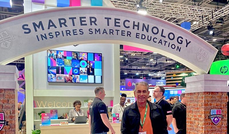 Secretário de Educação de Timbó participa de Feira Internacional de tecnologia educacional em Londres