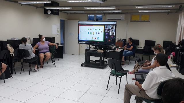 Indaial – 150 profissionais da Educação participam de curso para utilização de chromebooks do programa “Google for Education”