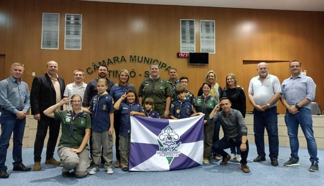 Grupo de escoteiros Purpuratas participa de Sessão na Câmara de Vereadores de Timbó