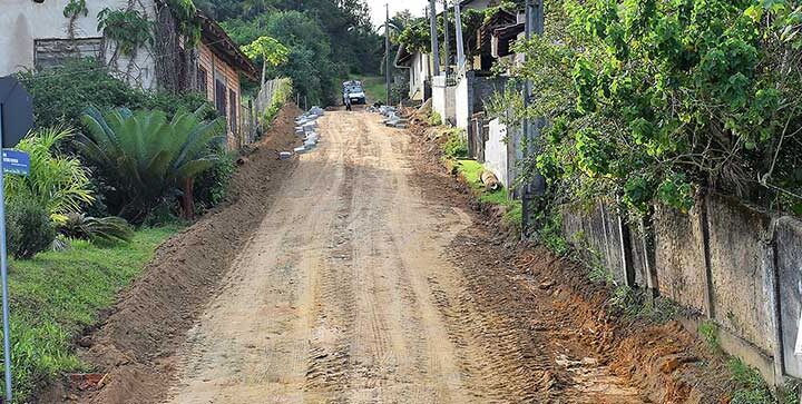 Rodeio – Iniciada a pavimentação da Rua Vitório Zermiani no Bairro Nova Brasília