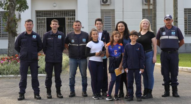 Prefeitura de Timbó realiza blitz educativa sobre o Maio Amarelo