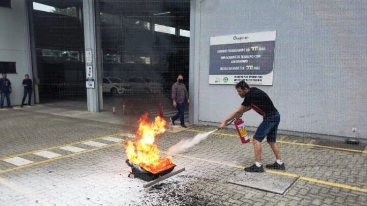 Colaboradores da Quantum Engenharia participam de treinamento brigadista