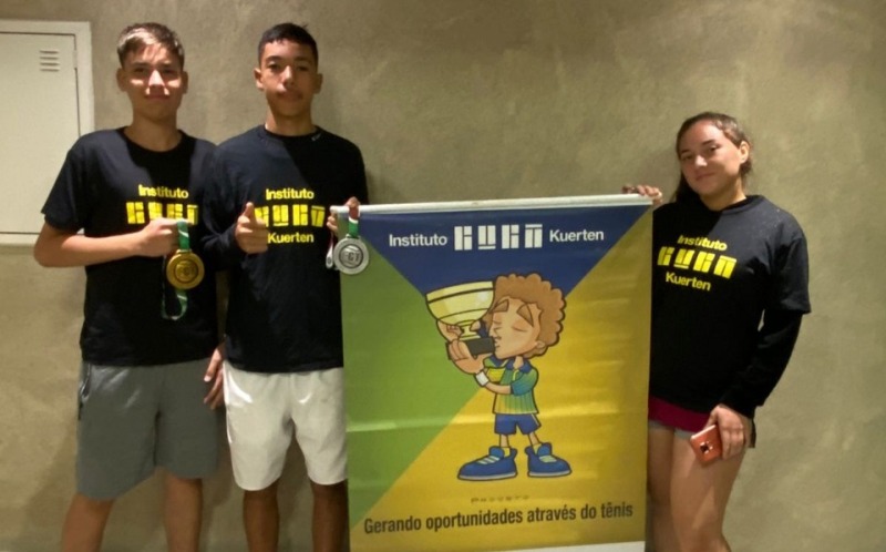 Participantes do projeto “Gerando oportunidades através do tênis”, do Instituto Guga Kuerten, conquistam pódio em torneio