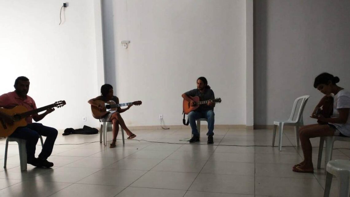 Aluno da UNIASSELVI cria projeto que oferece aulas de música gratuitas