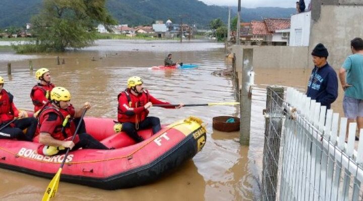 Santa Catarina tem ao menos 94 municípios com registros de ocorrências causadas pelas chuvas