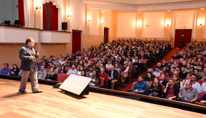 CDL Blumenau realiza palestra com Professor Marins, na próxima terça-feira