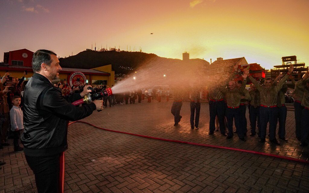 Estado entrega R$ 15,3 milhões em equipamentos para Corpo de Bombeiros Militar em ato de promoção de praças e oficiais