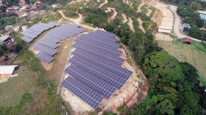 Empresa catarinense aposta em usina solar para produzir energia limpa e mais barata