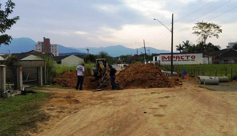 Pavimenta Timbó – Rua Brasília começa a receber drenagem para pavimentação