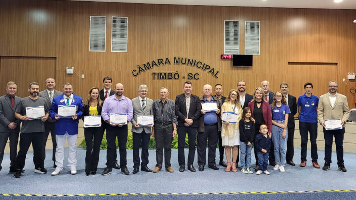 Câmara de Timbó realiza sessão Solene de entrega de Moções