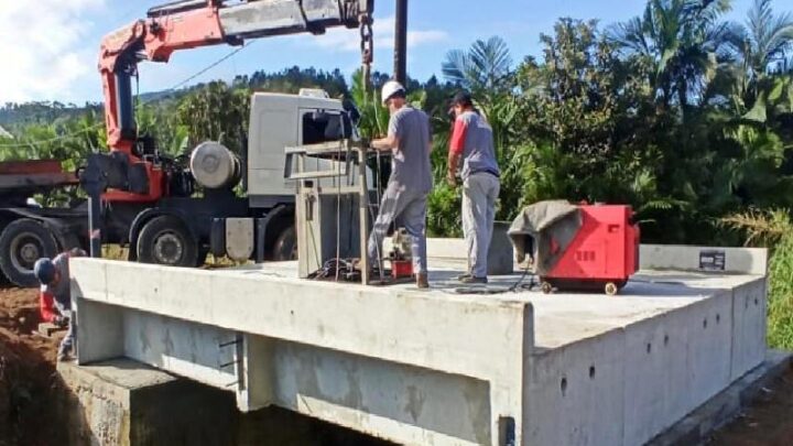 Pontes de concreto são instaladas nos Bairros Rodeio 32 e Rio Morto