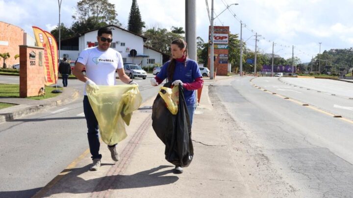 Dia Mundial da Limpeza l Ação em Pomerode (SC) retira 800 quilos de resíduos das ruas da cidade