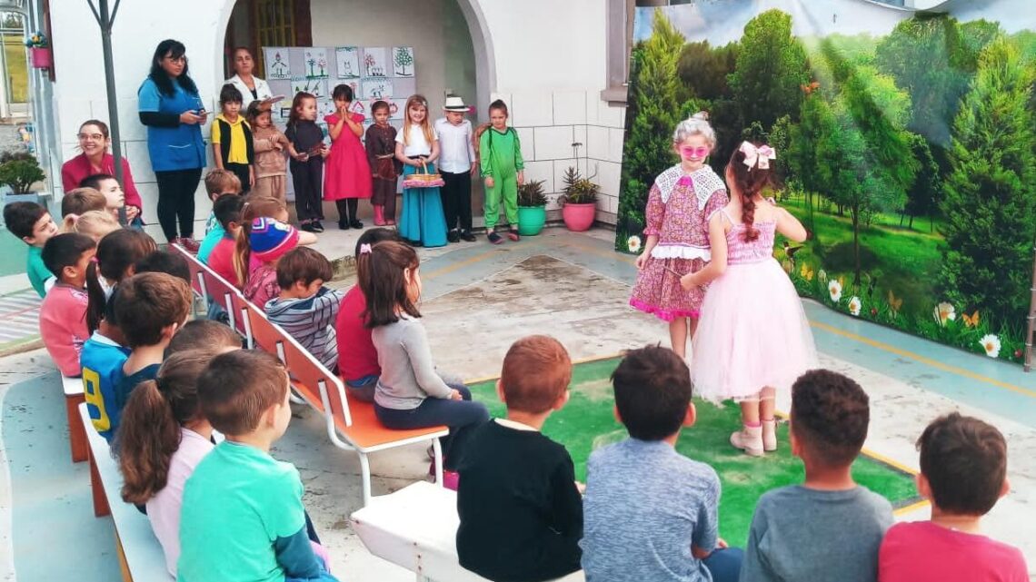 1ª Turnê Literária movimenta rede municipal de ensino de Indaial