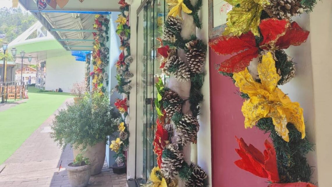 Clima de Natal no Empório Vila Germânica, em Blumenau (SC): lojas e restaurantes estão decorados para a data