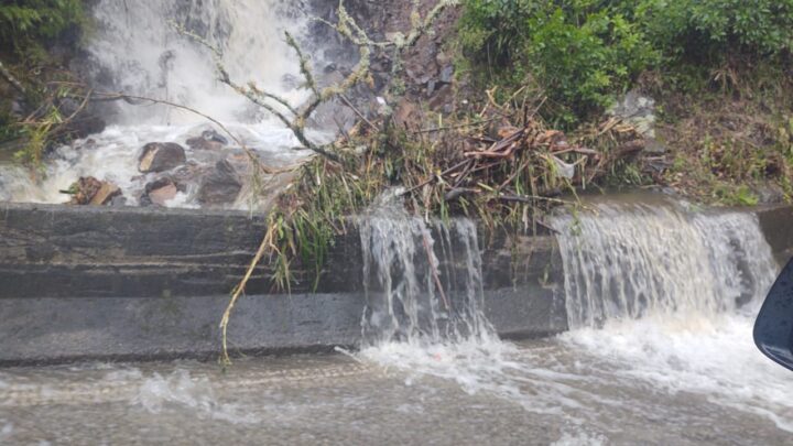 Serra do Rio do Rastro é completamente interditada após deslizamentos