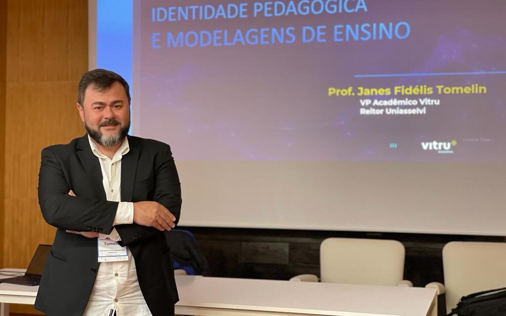 Reitor da UNIASSELVI realiza workshop em evento internacional sobre educação