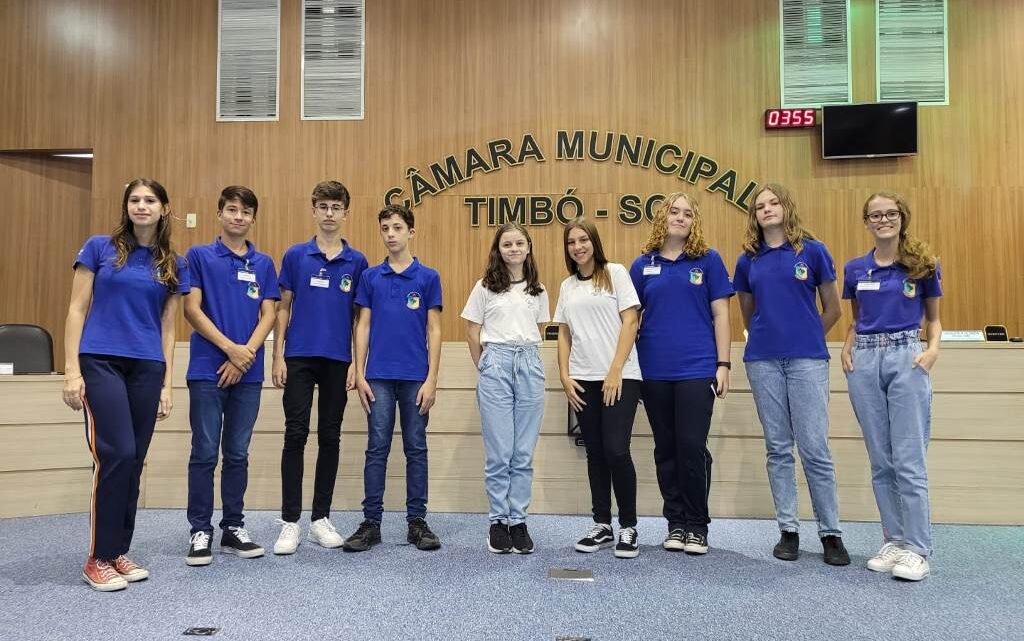 Parlamento Jovem realiza Sessão Ordinária e recebe treinamento sobre Oratória e montagem de composteira