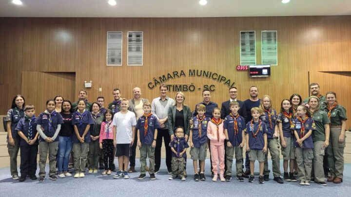 Escoteiros participam de Sessão Ordinária na Câmara Municipal de Timbó