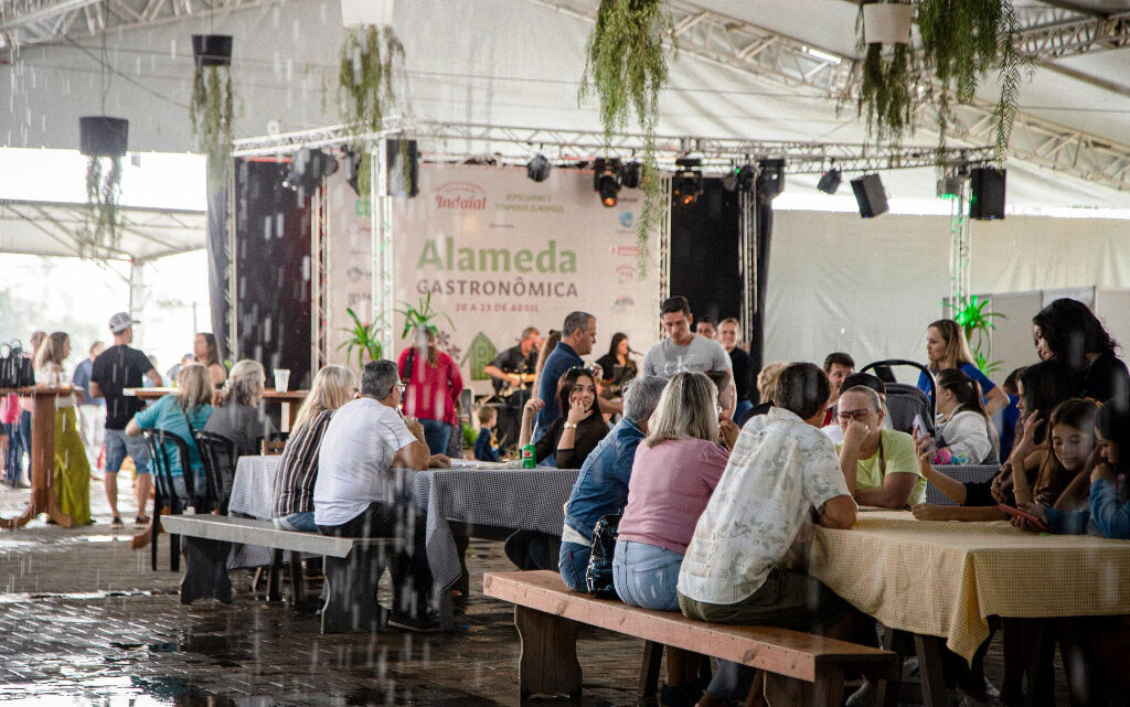 Sete mil pessoas visitam 1ª Alameda Gastronômica de Indaial (SC) e cidade entra para rota de eventos culinários do Vale Europeu