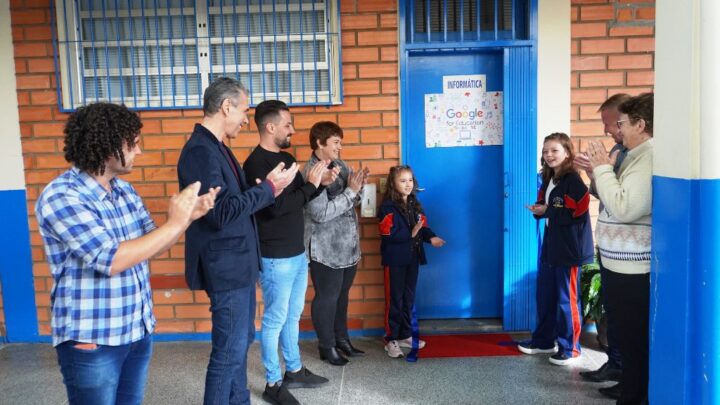 Escola São Roque inaugura nova sala de informática e biblioteca