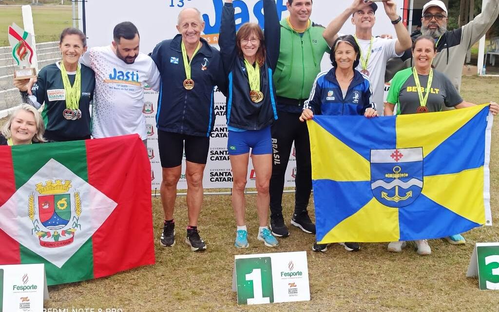 Equipe feminina de Atletismo de Timbó é campeã geral nos Jogos Abertos da Terceira Idade