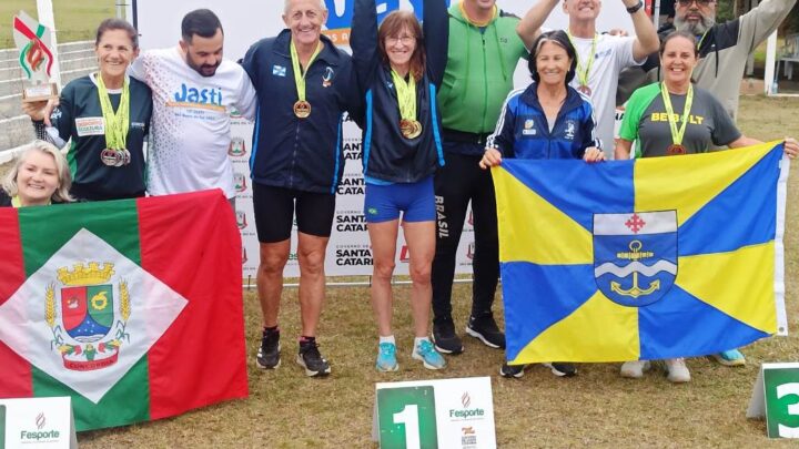 Equipe feminina de Atletismo de Timbó é campeã geral nos Jogos Abertos da Terceira Idade