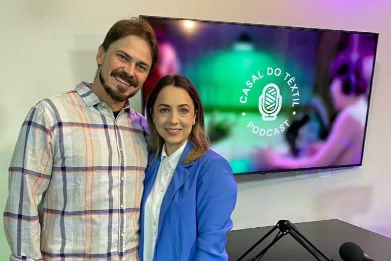 Casal de Indaial cria podcast para instruir e inspirar pessoas do ramo têxtil