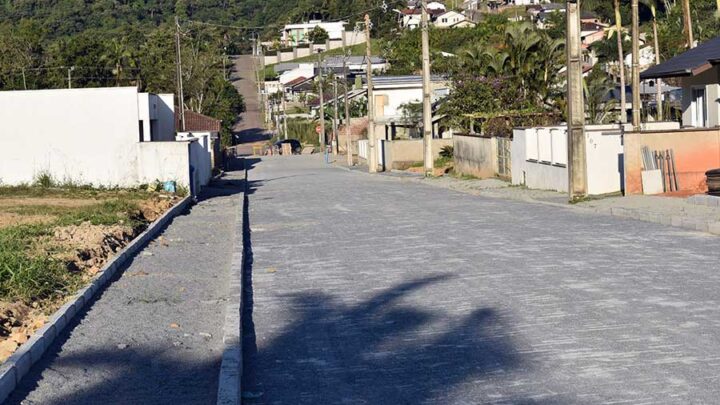 Rodeio – Concluída a primeira etapa da pavimentação da Rua Domingos Conzatti, no Bairro Gávea