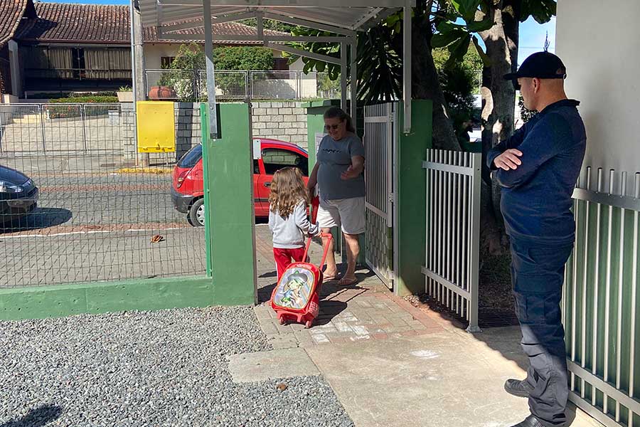 Segurança especializada inicia nas Unidades de Ensino de Timbó